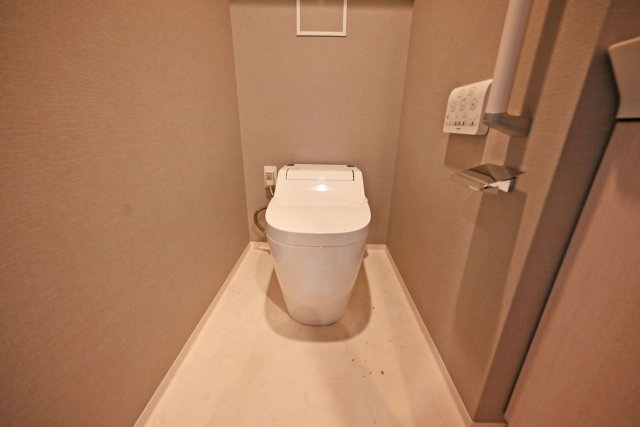 パークナード新梅田アーバンパレスのトイレ|トイレにはウォシュレット機能が付いており、清潔で心地よくご利用いただけます。