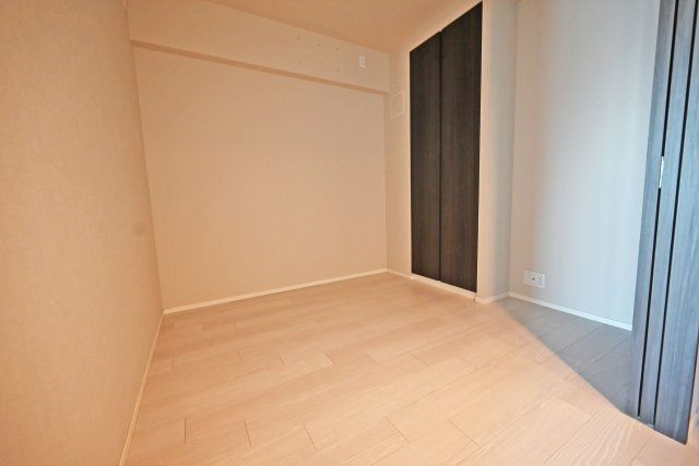 パークナード新梅田アーバンパレスの子供部屋|洋室約4帖
子ども部屋に適した広さがあり、学習机やベッドもゆったりとレイアウトできます。
