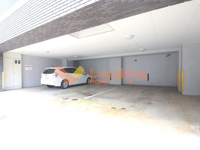 J-PLACE東町の駐車場|駐車場があるので、車を買う予定の方も安心です