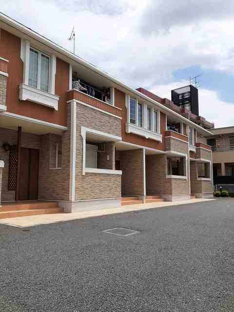 大和市代官１丁目のアパートのエントランス