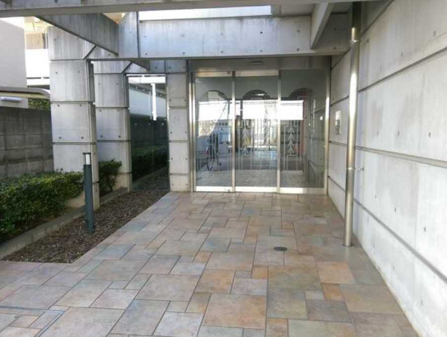 ジェイパーク桜新町　分譲賃貸　礼金0　大型専用庭のエントランス