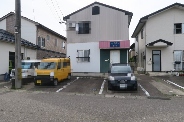 ハーモニー国府の駐車場
