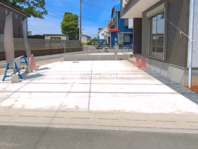草加市両新田西町 新築分譲住宅 全3棟 3号棟の駐車場