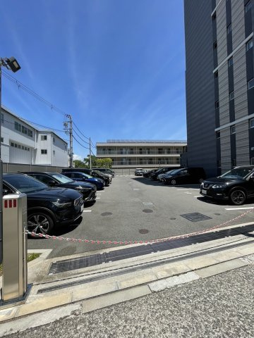 クレアホームズ鶴見緑地公園の駐車場