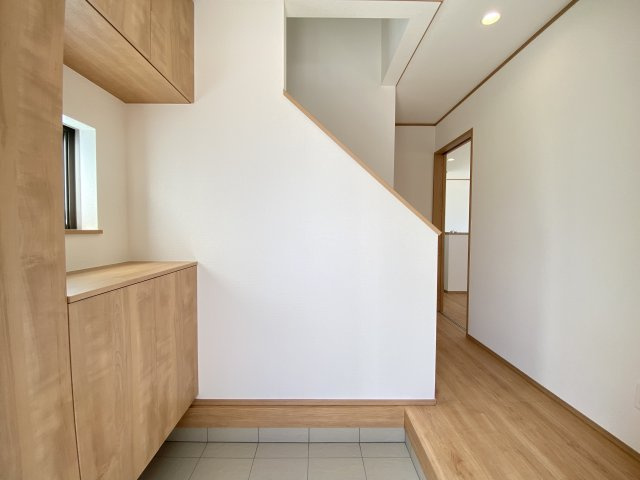 宜野湾市嘉数（全8棟）G号棟の玄関|※同仕様写真です