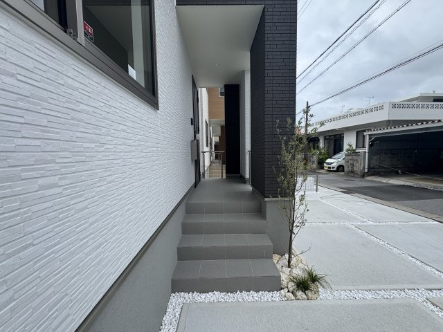 宜野湾市嘉数（全8棟）G号棟のエントランス|G号棟　オシャレなエントランス♪