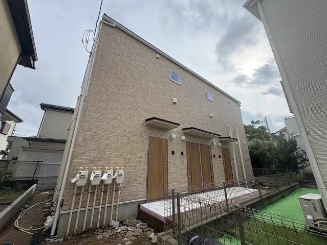 市川市須和田２丁目のアパートのエントランス