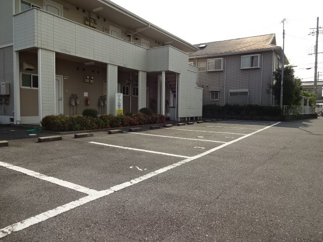 リーブル御立の駐車場