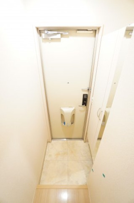 【玄関】 | アムール | ※同物件・反転タイプの写真です。