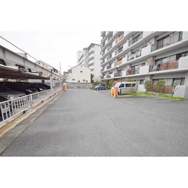 リベラルパレス城東Ａ棟の駐車場