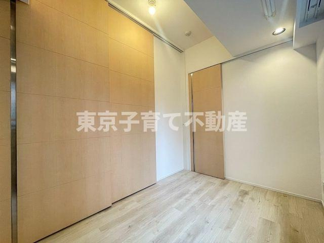 レジディア神田の洋室