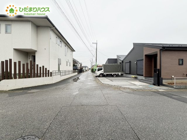 野田市木間ケ瀬1期　新築戸建　5号棟の前面道路含む現地写真|交通量が少なくゆったりとした前面道路は、小さなお子様のいるご家庭にも安心です(^^♪