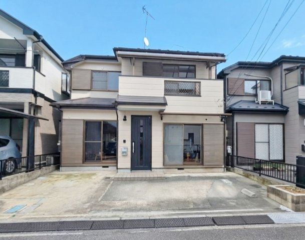 板橋区赤塚4丁目の外観|新規リフォーム済戸建
間口の広い整形地につき陽当たり通風良好です
駐車スペース2台可能です