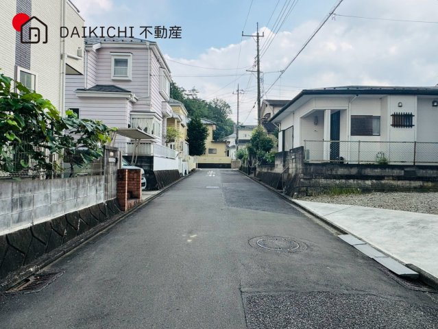 【前面道路含む現地写真】 | 坂戸市西坂戸5丁目　中古戸建