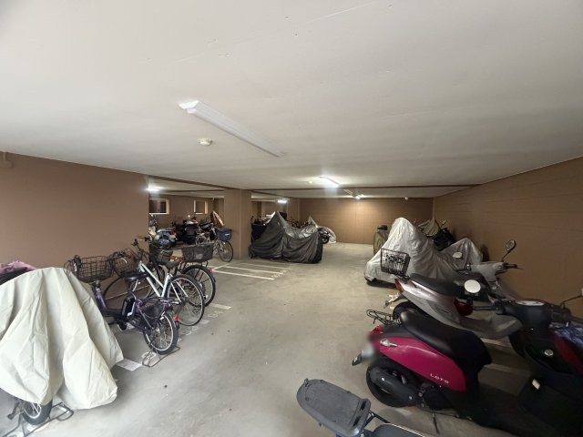 アンビエントジェームス山1番館の駐輪場