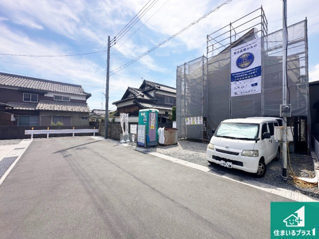 姫路市余部区下余部　新築一戸建ての前面道路含む現地写真|周辺は落ち着いた街並みの住宅地！子育てがしやすい住環境です！まだ未完成ですが、現地でしかわからない事もございます。是非一度ご覧ください。