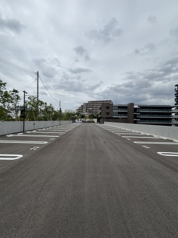 S-RESIDENCE愛宕SOUTHの駐車場