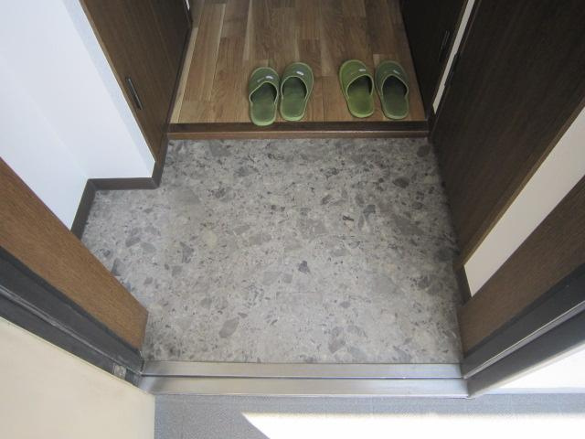 名古屋市中川区十番町４丁目の賃貸マンションの玄関