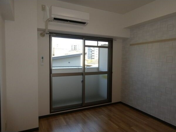 名古屋市中川区十番町４丁目の賃貸マンションの居間・リビング