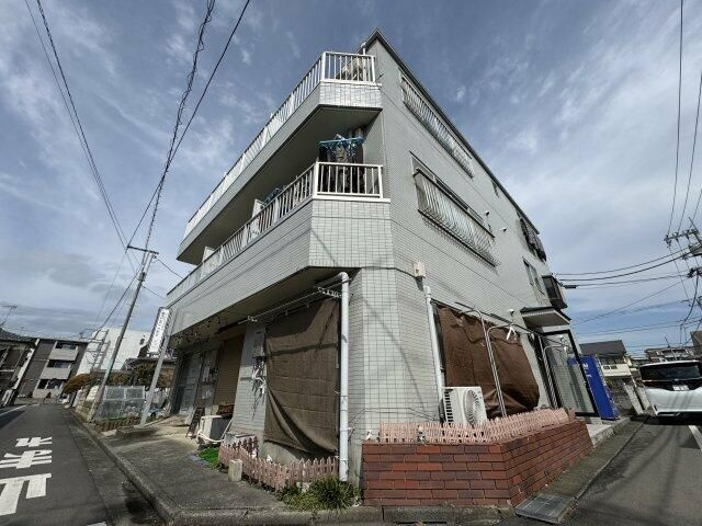 羽村市小作台３丁目の賃貸マンションの外観