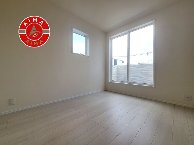 春日市原町2丁目第1-2棟（2号棟）の子供部屋|穏やかな光が差し込む室内には、穏やかな時間が流れます。