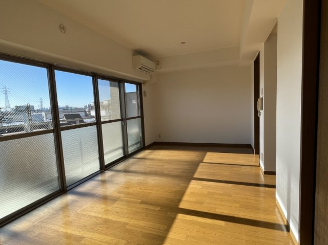 足立区西新井本町３丁目の賃貸マンションの居間・リビング|画像は別部屋のため参考画像
