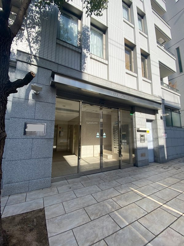 パラッツオ新町のエントランス