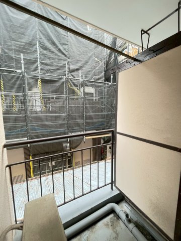 根津マンションのバルコニー