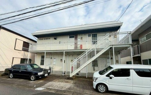 プレミール勝田台の駐車場