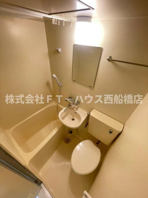Ｒ　ＦＩＥＬＤＳ　ＧＹＯＴＯＫＵの浴室
