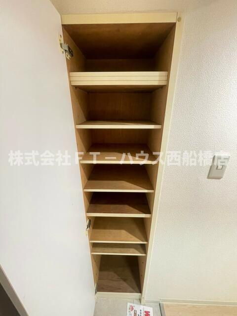 Ｒ　ＦＩＥＬＤＳ　ＧＹＯＴＯＫＵの玄関