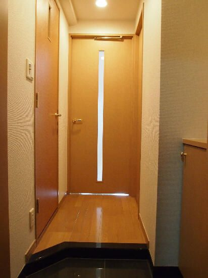 ルーブル学芸大学参番館の玄関
