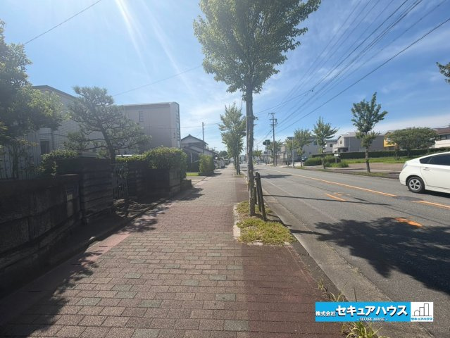 【同施工物件ご案内可能】知多市つつじが丘1丁目　全2棟の前面道路含む現地写真|事前予約にて現地ご見学いただけます！お気軽にお問い合わせください♪
■株式会社　セキュアハウス■
住宅ローンに強く、知識、経験豊富なスタッフ在籍
お客様に寄り添い、ご成約後もサポート致します。