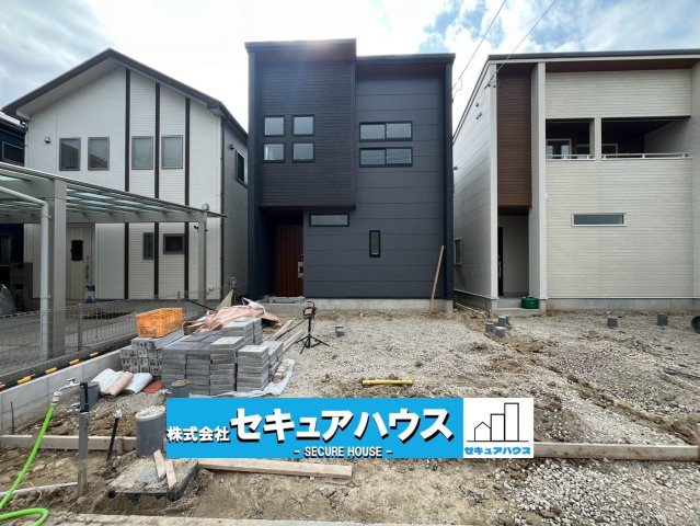 【今からご案内可能】知多市つつじが丘1丁目　全2棟の玄関|事前予約にて現地ご見学いただけます！お気軽にお問い合わせください♪
■株式会社　セキュアハウス■
住宅ローンに強く、知識、経験豊富なスタッフ在籍
お客様に寄り添い、ご成約後もサポート致します