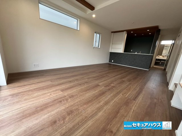 【今からご案内可能】知多市つつじが丘1丁目　全2棟のその他|【LDK】
◆日当たりが良く温かい広々リビングは家族の団らんスペースになります。