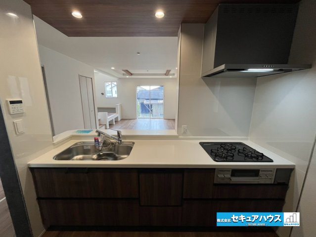 【今からご案内可能】知多市つつじが丘1丁目　全2棟のキッチン|【キッチン】
◆同時にたくさんの料理が調理できる。「焼く・蒸す・煮る」の工程を同時進行で進めることができるので、料理を素早く作ることができます。育児でバタバタ忙しいママに嬉しい♪