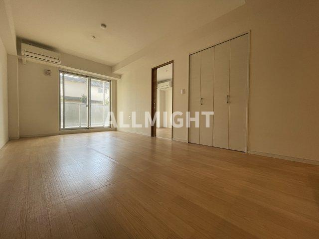 狛江市駒井町３丁目の賃貸マンションの居間・リビング|★お部屋探しはオールマイト不動産までご相談下さい♪【044-543-9135】