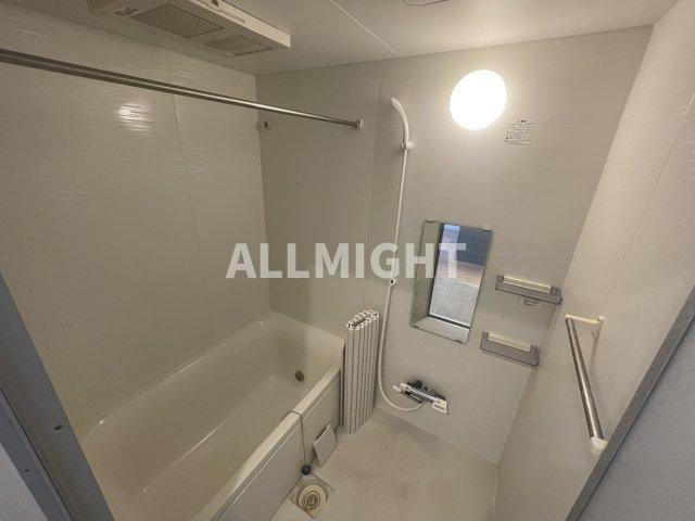 狛江市駒井町３丁目の賃貸マンションの浴室|★お部屋探しはオールマイト不動産までご相談下さい♪【044-543-9135】
