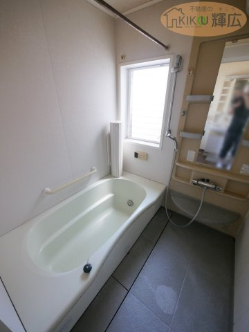 明石市魚住町住吉4丁目　中古戸建の浴室