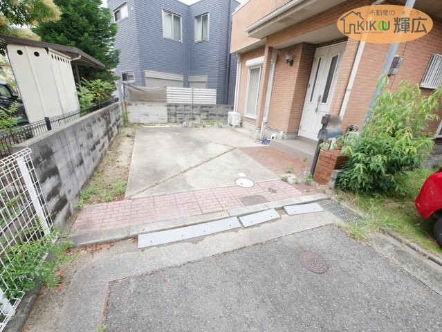 明石市魚住町住吉4丁目　中古戸建の駐車場