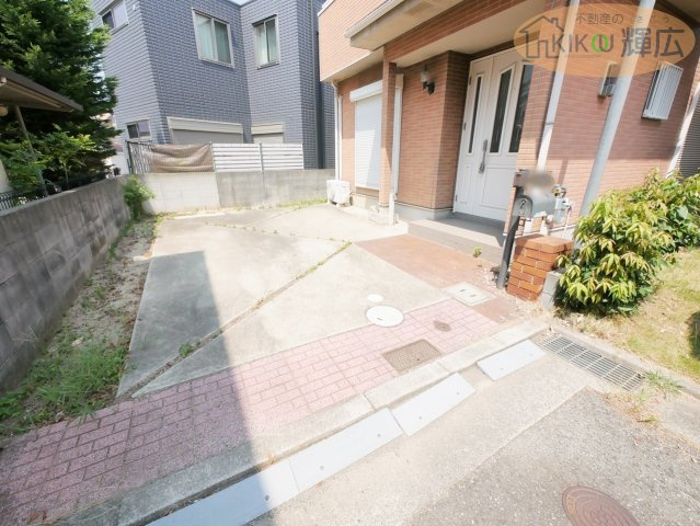明石市魚住町住吉4丁目　中古戸建の駐車場