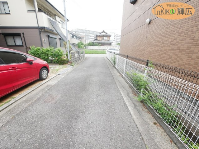 明石市魚住町住吉4丁目　中古戸建の前面道路含む現地写真