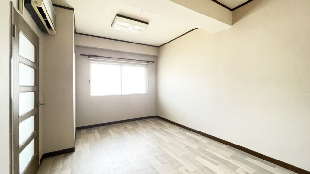城南コーポラスの洋室