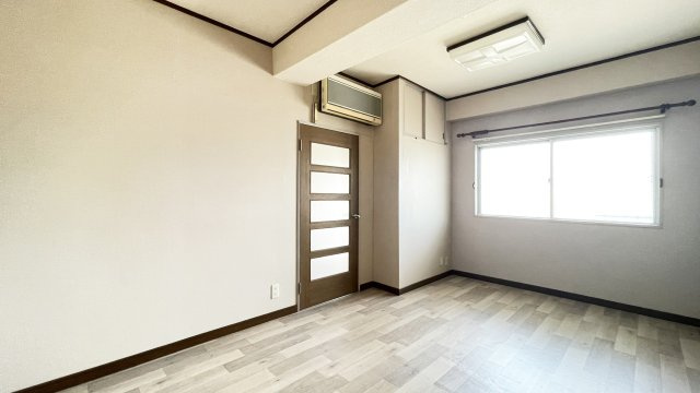 城南コーポラスの洋室