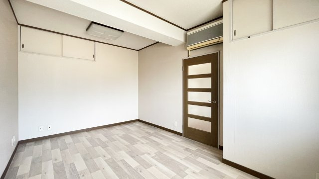 城南コーポラスの洋室