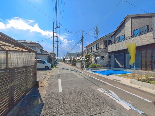 『八王子市新築戸建て』八王子市子安町2-28-22【仲介手数料無料】　４期の前面道路含む現地写真|～仲介手数料無料☆八王子ひなた不動産～八王子市子安町　新築戸建て