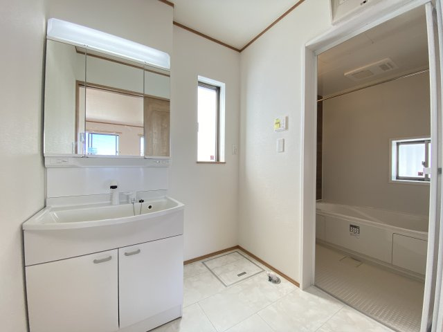 宜野湾市嘉数（全8棟）H号棟の独立洗面台|※同仕様写真です