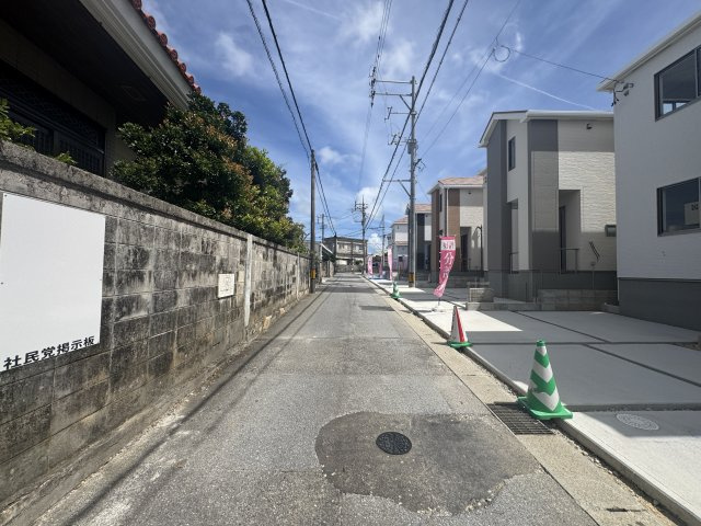 宜野湾市嘉数（全8棟）H号棟の前面道路含む現地写真|※北東側公道3.5m♪
