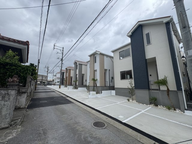 宜野湾市嘉数（全8棟）H号棟の前面道路含む現地写真|※北東側公道3.5m♪