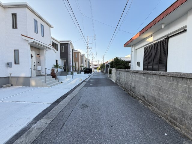 宜野湾市嘉数（全8棟）H号棟の前面道路含む現地写真|※北東側公道3.5m♪